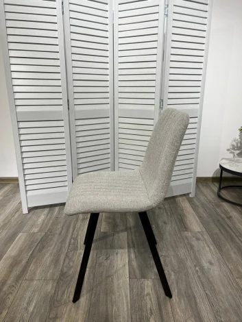 Обеденный стул M-City ELVIS WZ2042-02 светло-бежевый/ черный каркас