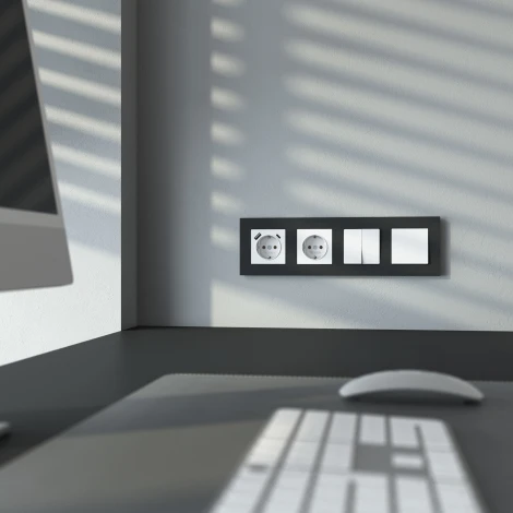 Розетка с заземлением и шторками c крышкой IP44 N (белый матовый) IP44 Werkel W1171261 (a069590)