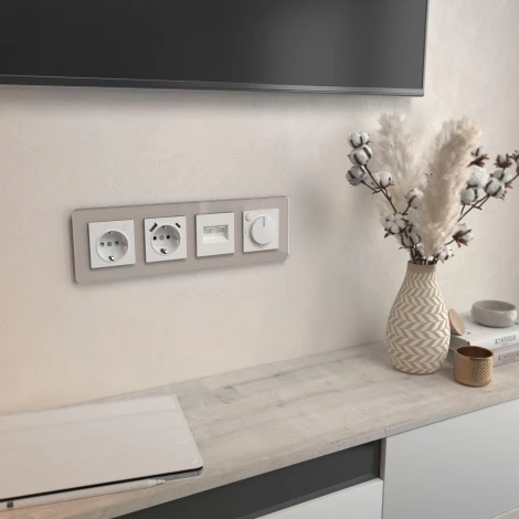 Рамка на 4 поста Elite (дымчатый, стекло) Werkel W0042417 (a057877)