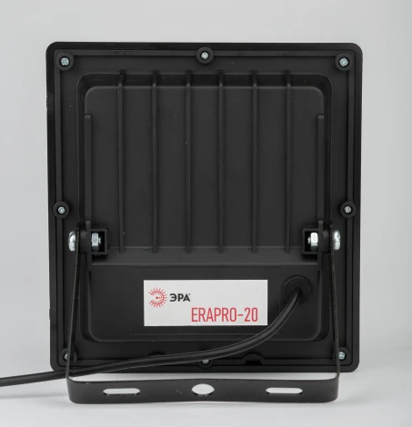 Прожектор уличный светодиодный на солнечной батарее с датчиком движения и пультом ЭРА ERAPRO-20