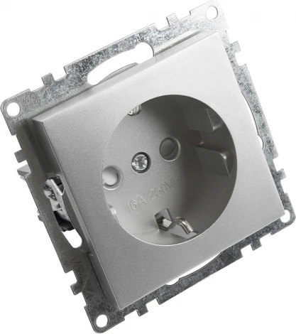 Розетка с заземлением и шторками (серебро) Stekker Катрин 39582