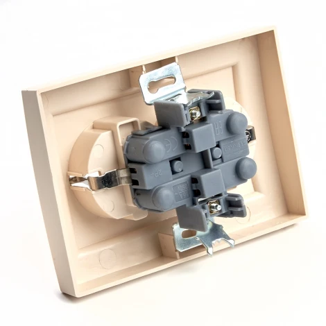 Розетка двойная с заземлением и шторками (слоновая кость) Stekker Эрна 39240