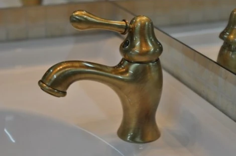 Смеситель Bugnatese Maya 8913BR для раковины, бронза