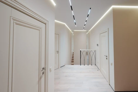 Трековый светильник Denkirs Smart DK8004-WH (LED, 220V, пульт управления, управление смартфоном, голосовое управление, умный дом - Алиса)