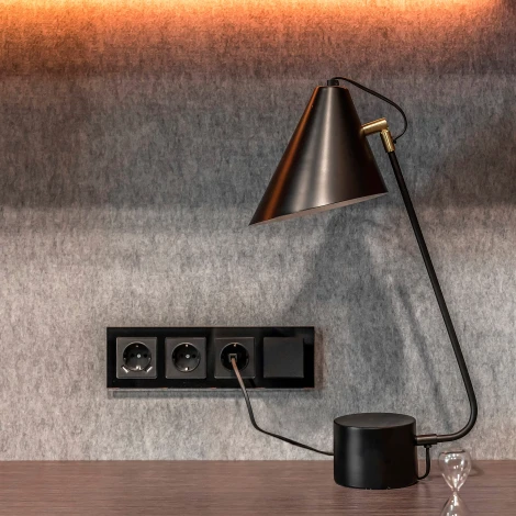 Розетка с заземлением, безвинтовой зажим (черный матовый) Werkel W1171308 (a051618)