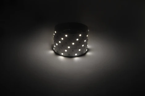 Светодиодная лента 12V 5м белый дневной ЭРА LS5050-7,2-30-12-4000K-IP20-1 year-5m