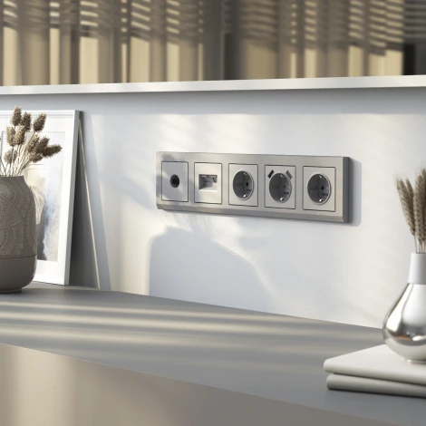 Розетка с заземлением (серебряный матовый) Werkel W1171065 (a063612)