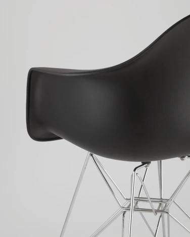 Стул черный Eames DAR УТ000001386