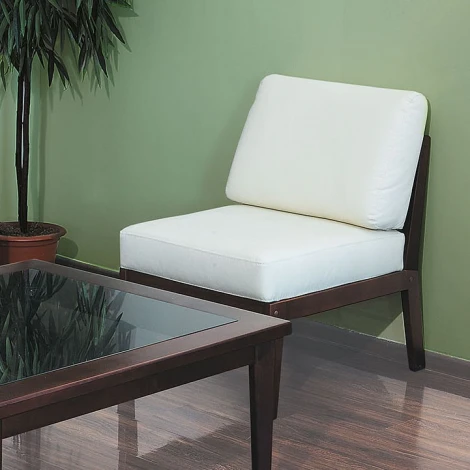 Кресло Массив мягкое экокожа крем, каркас орех от фабрики Mebelik