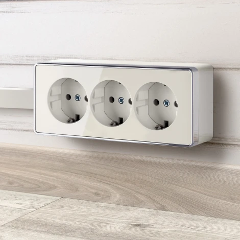 Розетка тройная с заземлением и шторками Gallant (слоновая кость) Werkel W5073103 (a051554)