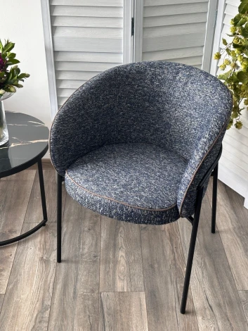 Стул M-City GUST цвет стальной синий TOPIC 330 / черный каркас / Товарный знак DISAUR