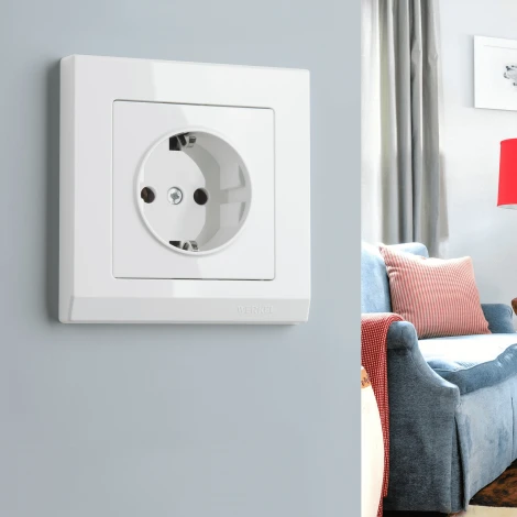 Розетка с заземлением (белый) Werkel W1171001 (a051127)