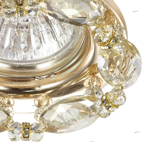 Встраиваемый точечный светильник Novotech Vik 370230