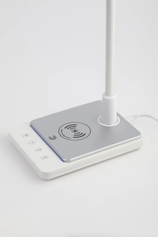 Офисная настольная лампа светодиодная с регулировкой цветовой температуры яркости и беспроводным ЗУ ЭРА NLED-499-10W-W (220V, сенсорный выключатель)