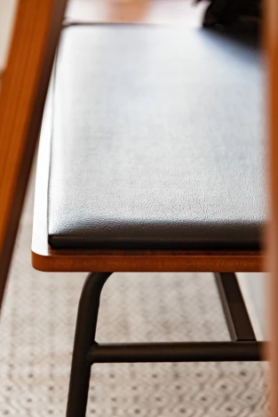 Банкетка La Forma (ex Julia Grup) Carabel (Черный/ Дерево,Сталь,Орех,МДФ,Шпон ореха,Металл,Шпон,ПВХ)