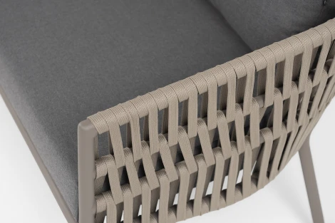 "Комо" диван 2-местный плетеный из роупа, каркас алюминий бежево-серый (RAL7006) муар, роуп серо-коричневый 23мм, ткань темно-серая 027 4SIS COM-S-2-001 RAL7006 Mua S-G-brown(D-gray027)