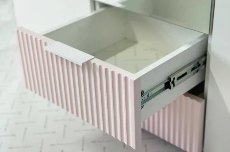 Зефир Шкаф трехдверный 109.02 Mebelson (ЛДСП,ПВХ,МДФ,Металл,Зеркало/Светлое дерево,Розовый) арт.UL.109-M.103.02.3095