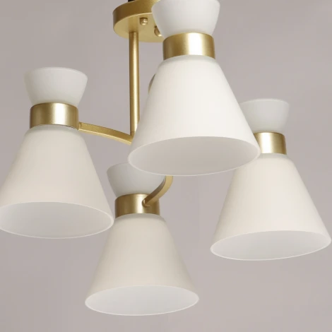 Потолочная люстра на штанге DeMarkt Дэла 635015704 (220V)