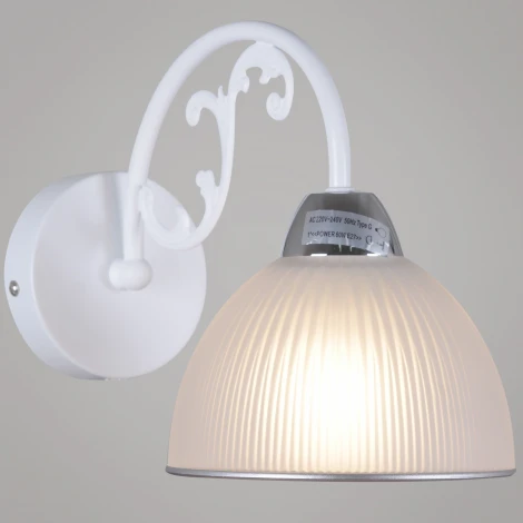 Бра с выключателем Reluce 62410-0.2-01 WH+CR