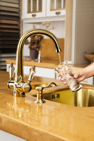 Смеситель Omoikiri Okinawa G для кухонной мойки