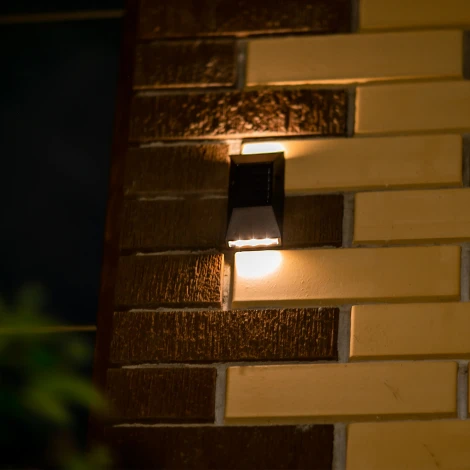 Светильник настенный на солнечной батарее. 6 светодиодов, 1*АА Ni-Mh аккумулятор в/к. IP44 Uniel USL-F-154/PT120 NEWYORK