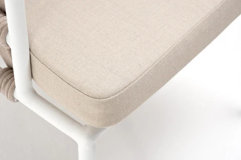 "Диего" стул плетеный из роупа, каркас из стали белый муар, роуп бежевый круглый, ткань бежевая 052 4SIS арт.УТ-00008308