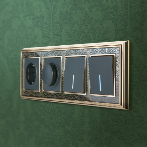 Рамка на 4 поста (золото/черный) W0041430 (a051331)