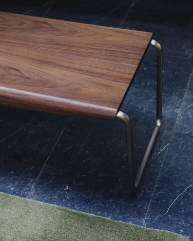 Скамья Tarsel из 100% орехового шпона с конструкцией из матовой стали La Forma (ex Julia Grup) 419835