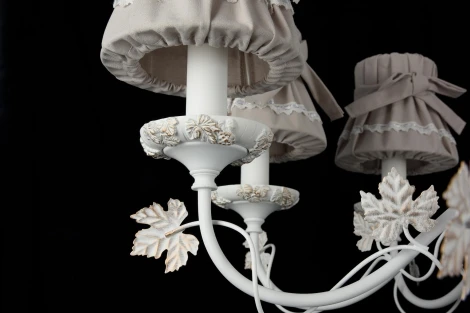 Подвесная люстра Maytoni Putto ARM393-08-W