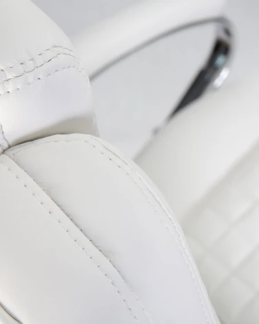 Офисное кресло для руководителей CHESTER (белый)