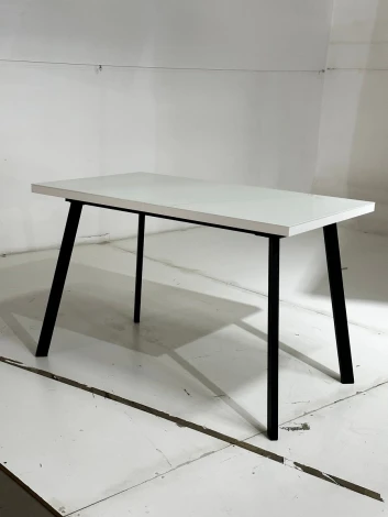 Стол ФИН 120 Белый, стекло/ Черный каркас М-City