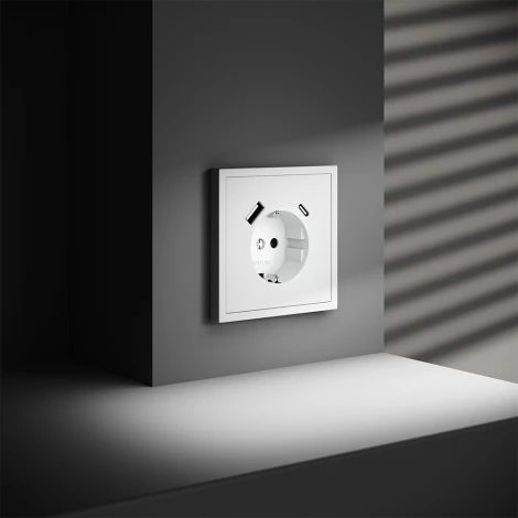 Розетка с заземлением, шторками и USB Type A+С (белый матовый) Voltum S70 VLS040502