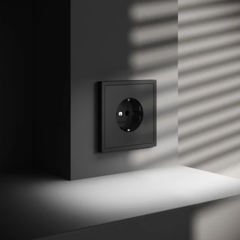Розетка с заземлением (черный матовый) Voltum S70 VLS040108