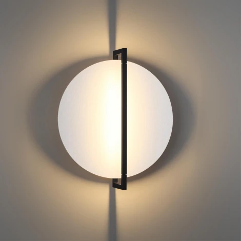 Настенно-потолочный светильник Odeon Light Next 7015/15WL белый ice crack/металл/акрил LED поворотный на 360 1*15W LUNAR (220V)