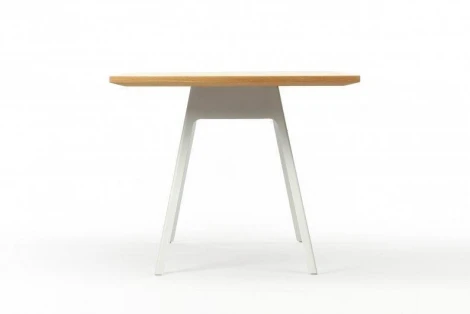 Обеденный стол Yardbird Cosmo с металлическими ножками