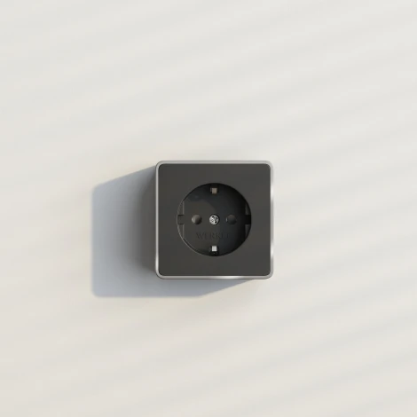 Розетка с заземлением и шторками Gallant Werkel W5071134 (черный с серебром)