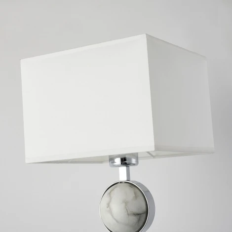 Интерьерная настольная лампа Favourite Diva 2821-1T (220V, куб)