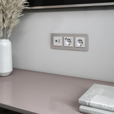 Рамка на 3 поста Elite (дымчатый, стекло) Werkel W0032417 (a057876)