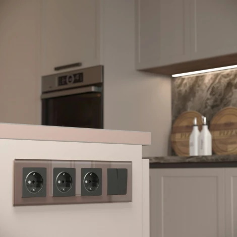 Рамка на 4 поста Favorit (латте, стекло) Werkel W0041142 (a058821)