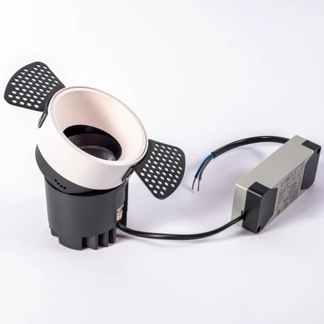 Точечный встраиваемый светодиодный светильник, круглая рамка, белый отражатель Fiberli 302T75 12130203