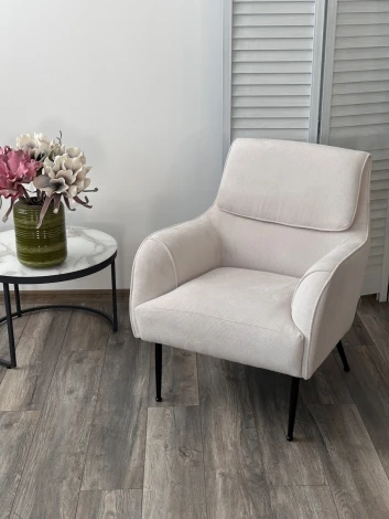 Кресло M-City MAGDA Cato-01 белый, ткань / черный каркас