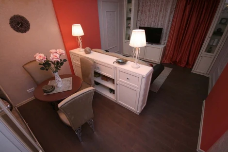 Интерьерная настольная лампа Maytoni Triumph ARM288-00-G