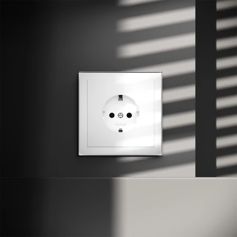 Розетка с заземлением (белый глянцевый) Voltum S70 VLS040101