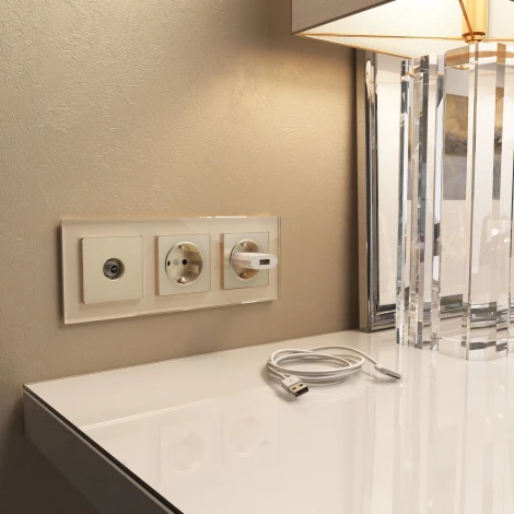 Рамка на 3 поста Favorit (шампань,стекло) Werkel W0031111 (a050792)