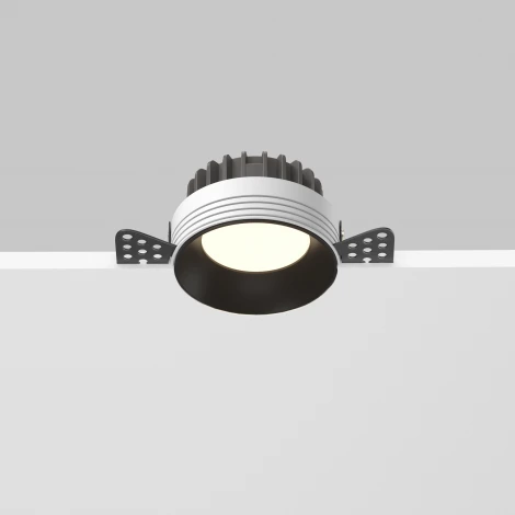 Встраиваемый светильник под гипсокартон светодиодный IP44 Maytoni Okno DL055-8W3-4-6K-TRS-B