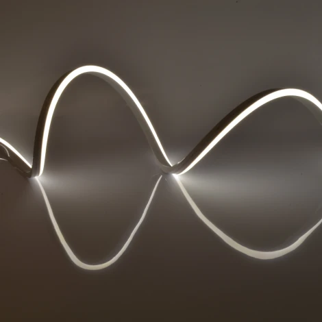 Светодиодная гибкая герметичная лента катушка 15м белый свет 4000К Uniel Neon ULS-N11-2835-120LED/m-8mm-IP67-DC24V-10W/m-15M-4000K катушка в герметичной упаковке