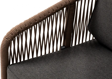 "Канны" кресло плетеное из роупа, каркас алюминий коричневый (RAL8016) муар, роуп коричневый круглый, ткань темно-серая 027 4SIS арт.УТ-00007761