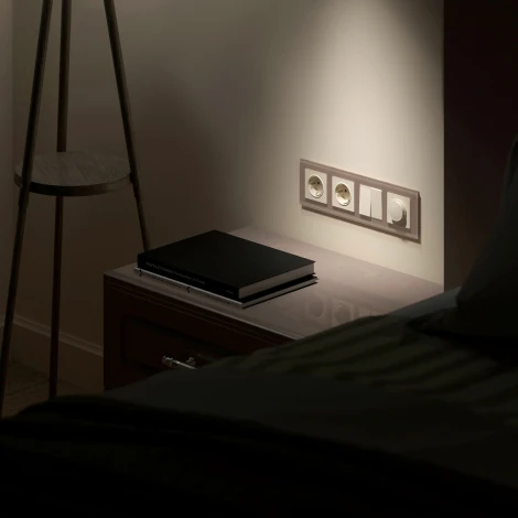 Рамка на 4 поста Favorit (латте, стекло) Werkel W0041142 (a058821)