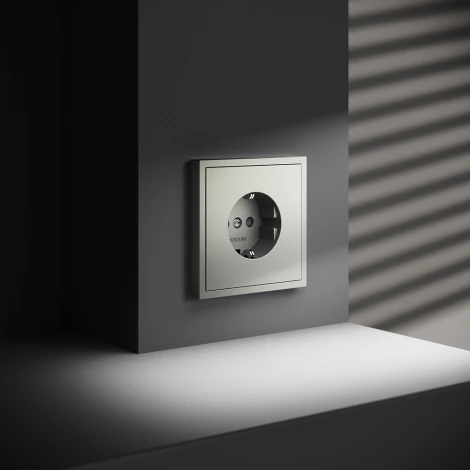 Розетка с заземлением и шторками (сталь) Voltum S70 VLS040205