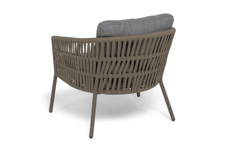 "Комо" кресло плетеное из роупа, каркас алюминий бежево-серый (RAL7006) муар, роуп серо-коричневый 23мм, ткань темно-серая 027 4SIS COM-A-001 RAL7006 Mua S-G-brown(D-gray027)